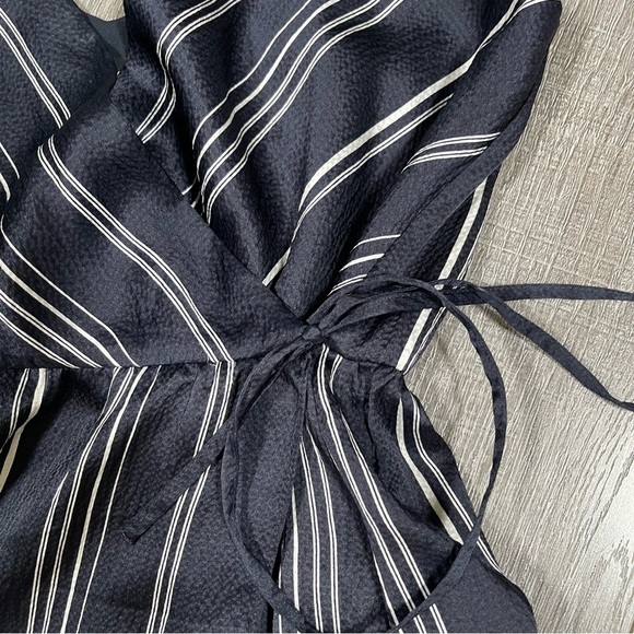 Theory Hammered 100% Silk Wrap MIDI Dress Size 2 Navy - Picture 5 of 11